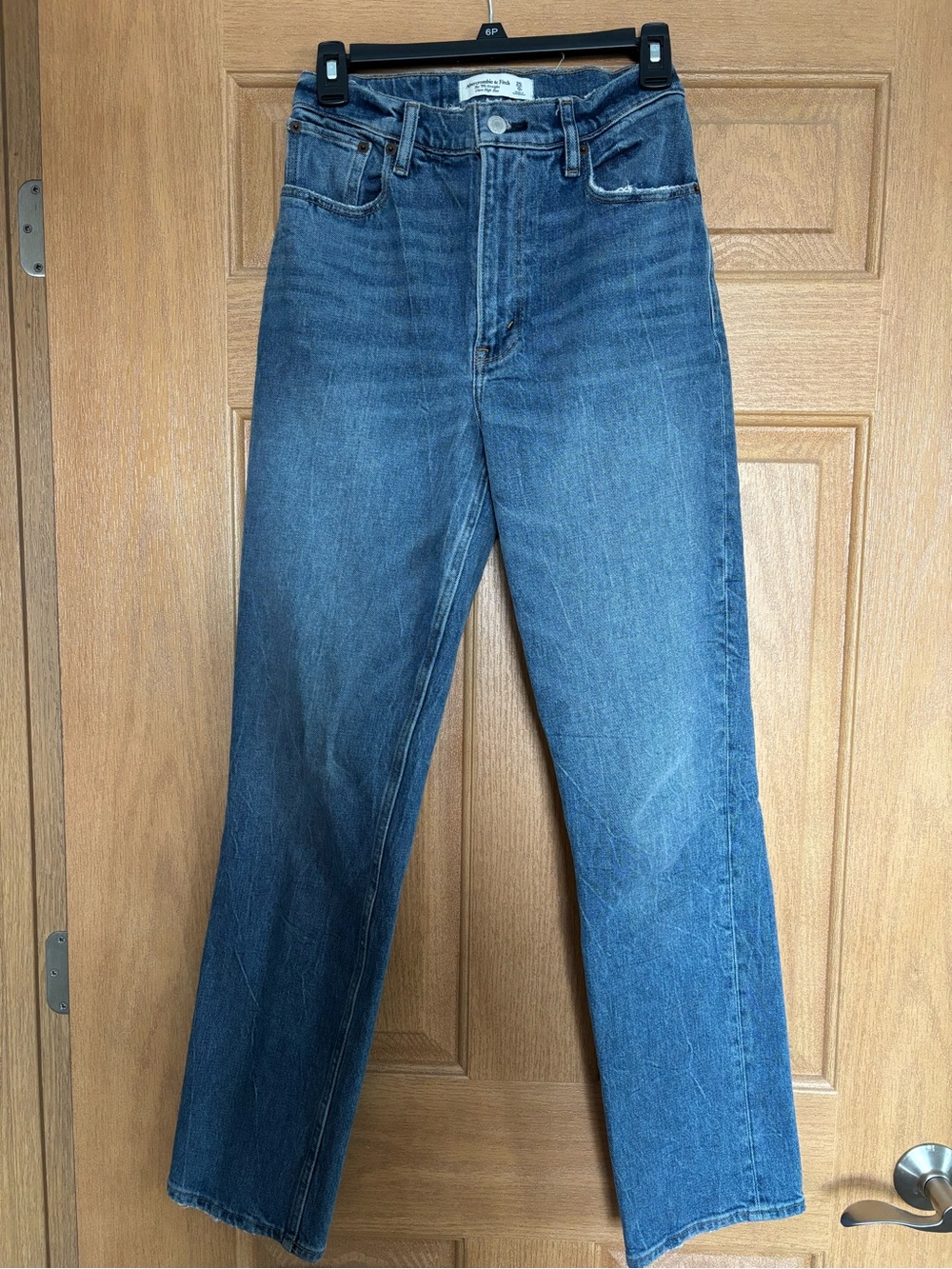 Abercrombie Curve Love 90s Straight Jeans in Medium Blue
